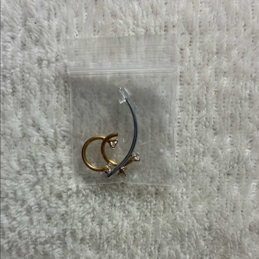 Nose rings (2-pack) with tool applicator .